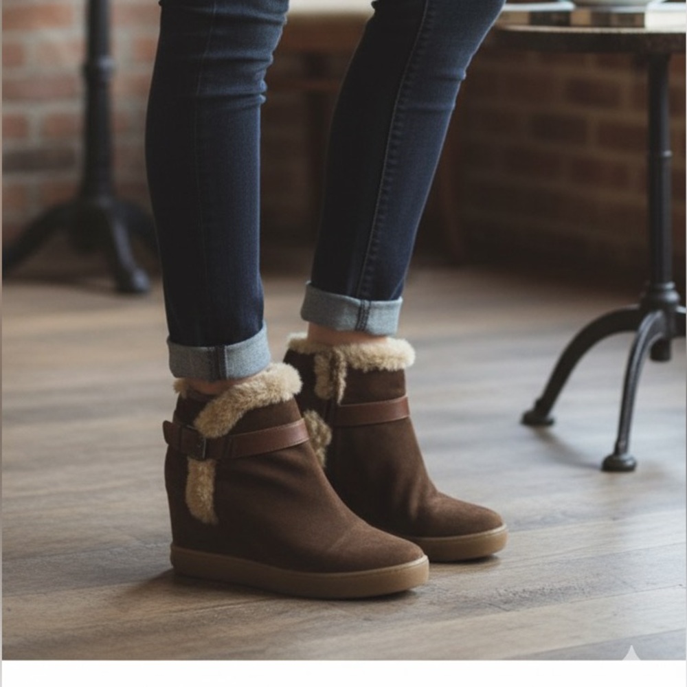 Aquatalia Suede‎ Wedge Shearling Ankle Boots Women’s Size 8